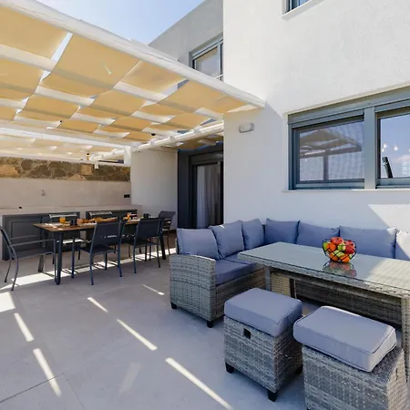 Villa Vasaltis & Selestitis